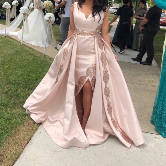 Dress - Picture 1 of 8